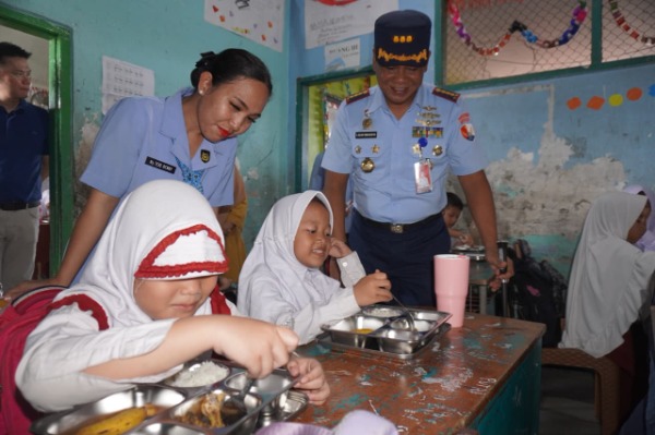 Pendistribusian Perdana, SPPG Lanud Soewondo Hadirkan Ratusan Porsi MBG