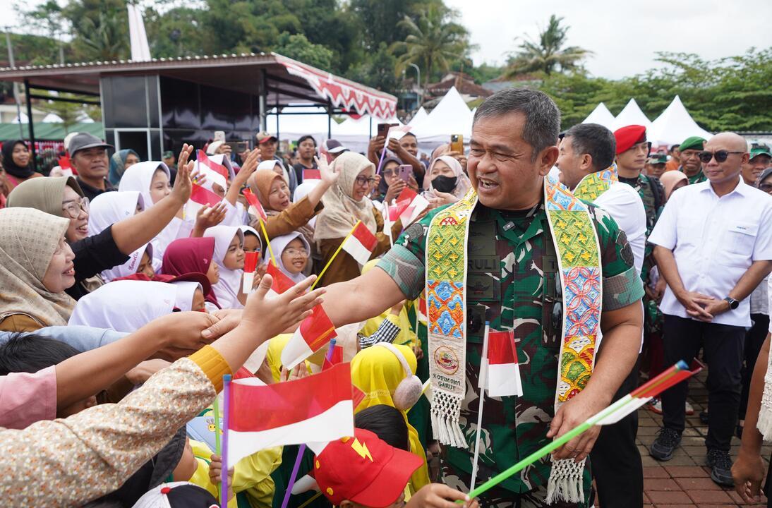 Dari Pembersihan Danau Hingga Penyediaan Air Bersih, Kasad Luncurkan Program di Situ Bagendit