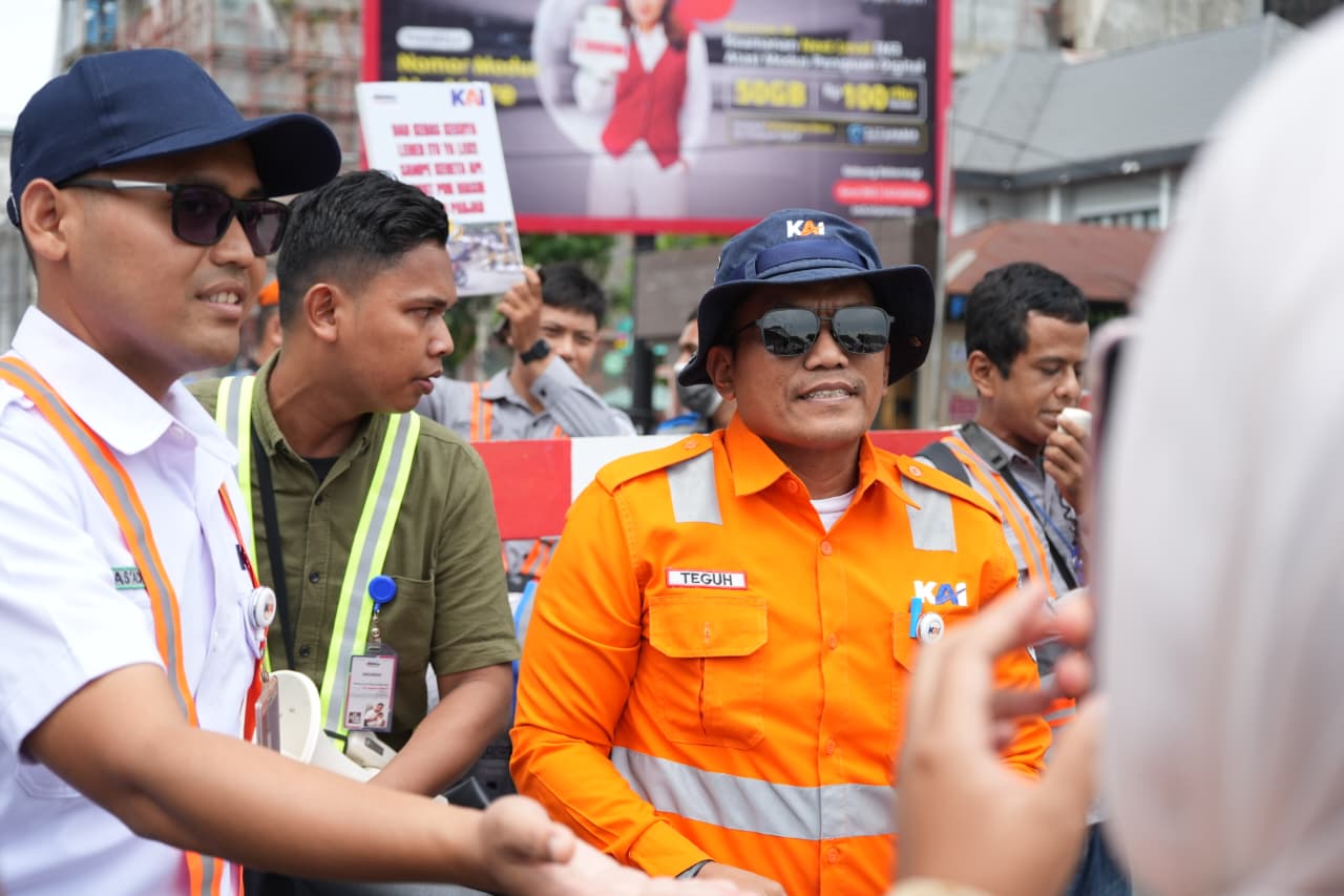 KAI Divre I Sumut Bersama Komunitas Railfans Gelar Sosialisasi Keselamatan di Perlintasan dan Kampanye Anti Pelecehan Seksual