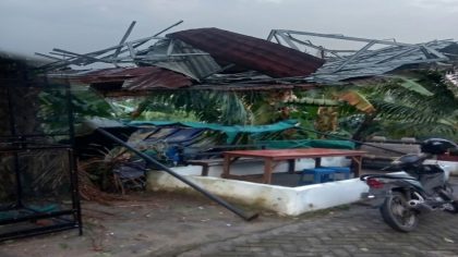Permukiman Rumah Warga di Griya Permata IV Blok CC, Desa Tanjung Anom, Kecamatan Pancur Batu, Kabupaten Deli Serdang. Mengalami Kerusakan Parah, Setelah Cuaca Ekstrem Disertai Angin Puting Beliung Menerjang Kawasan Tersebut