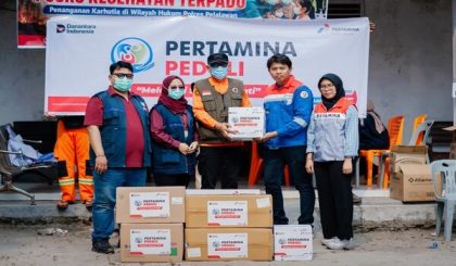 Pertamina Patra Niaga Regional Sumbagut Gerak Cepat Salurkan Bantuan Penanggulangan Asap di Kerumutan, Pelalawan