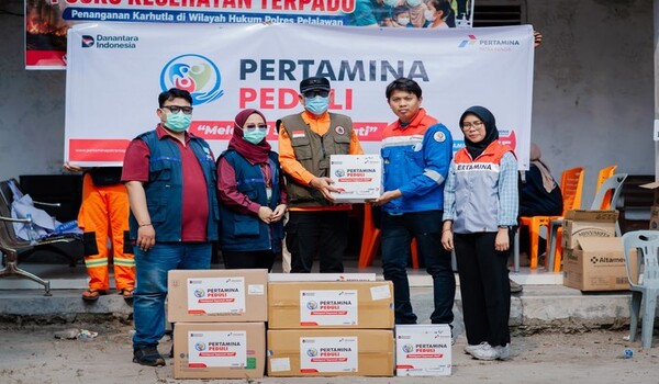 Pertamina Patra Niaga Regional Sumbagut Gerak Cepat Salurkan Bantuan Penanggulangan Asap di Kerumutan, Pelalawan