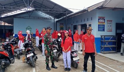 Babinsa Koramil 12/HP Latih Upacara dan Drumband Sambut HUT Ke-81 Kemerdekaan RI
