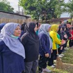 Jelang HUT Ke-81 RI, Babinsa Koramil 0201-02/MT Ajak Warga Peduli Kebersihan dan Penghijauan