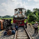 Dump Truk Hancur Dihantam KA Putri Deli di Perbaungan, Sopir Dump Truk!!!