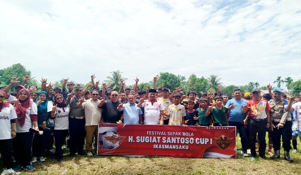 Ikatan Alumni SMA Negeri 1 Kuala (Ikasmansaku) Menggelar Festival Sepakbola Sugiat Santoso Cup Di Lapangan Sepak Bola Kecamatan Kuala, Kabupaten Langkat