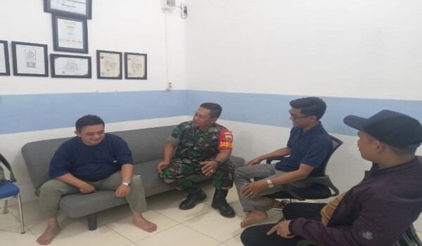 Babinsa Komsos di Dapur MBG Deli Serdang, Tekankan Komunikasi dan Lingkungan Kerja Bersih