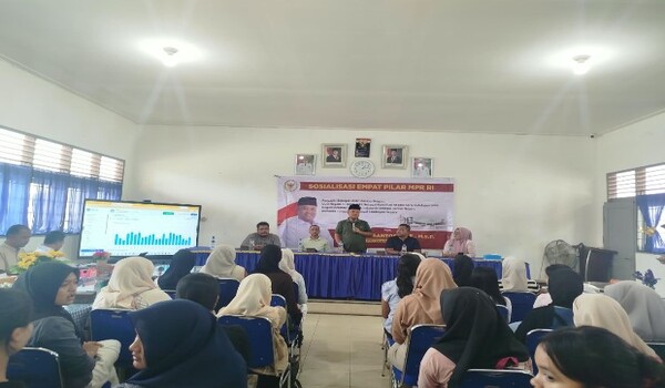 Wakil Ketua Komisi XIII DPR RI Sugiat Santoso di SMA kelas XII di Kabupaten Langkat, Sumatera Utara,