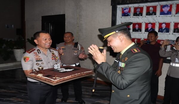TNI-Polri Makin Solid! Kapolrestabes Medan Beri Kejutan untuk Dandim 0201