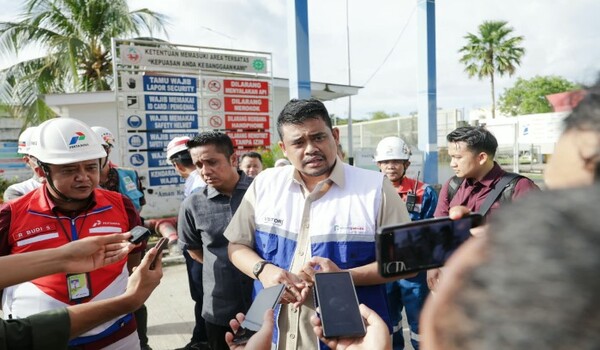 Gubernur Sumatera Utara, Muhammad Bobby Afif Nasution, di Fuel Terminal (FT) Gunungsitoli