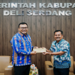Stasiun Geofisika Kelas I Deli Serdang Bmkg, Menyerahkan Satu Perangkat Warning Receiver System (Wrs) Kepada Pemerintah Kabupaten Deli Serdang Untuk Mendukung Penyebarluasan Informasi Kebencanaan